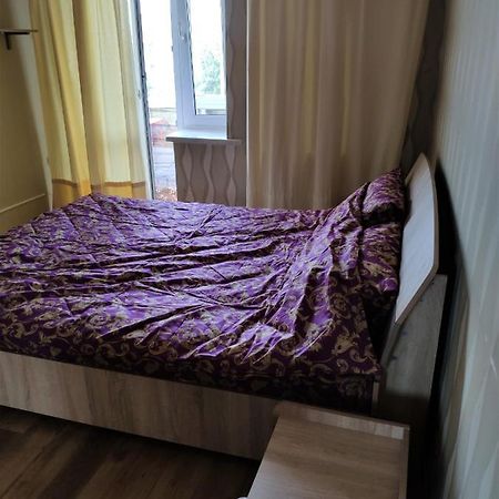 Cozy One Bedroom Apartment Kyjev Exteriér fotografie